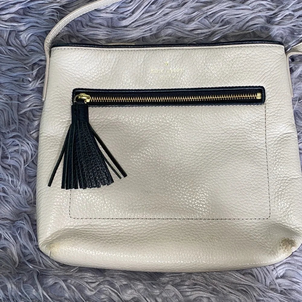 Kate Spade New York Chester street dessi Crossbody Bag Beige Strap Tassel